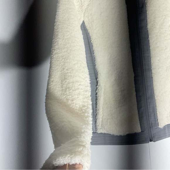 FILA Sport Tru-Dry & Tru-Warm Faux Fur Outer Front Pockets Zip Front Jacket XS - Picture 8 of 15